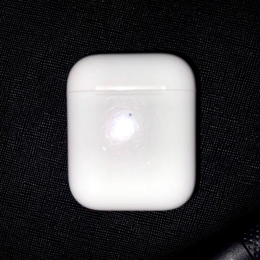 AirPod Series 2 charging case